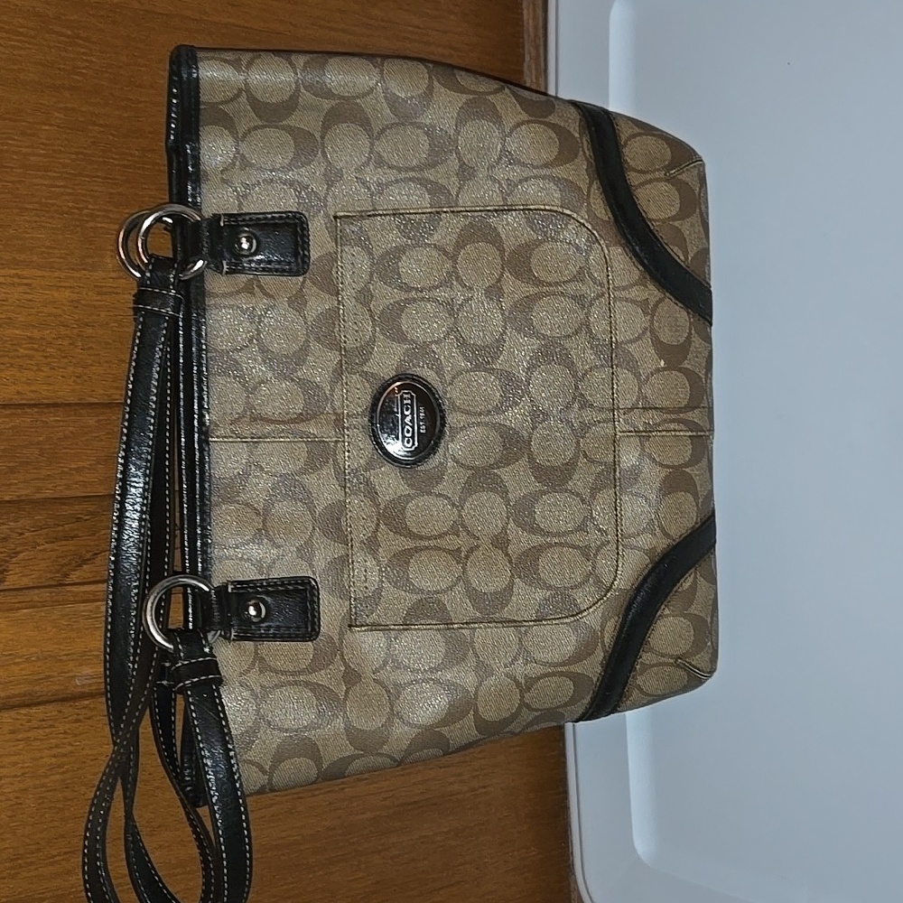Coach handbag - Picture 2 of 14